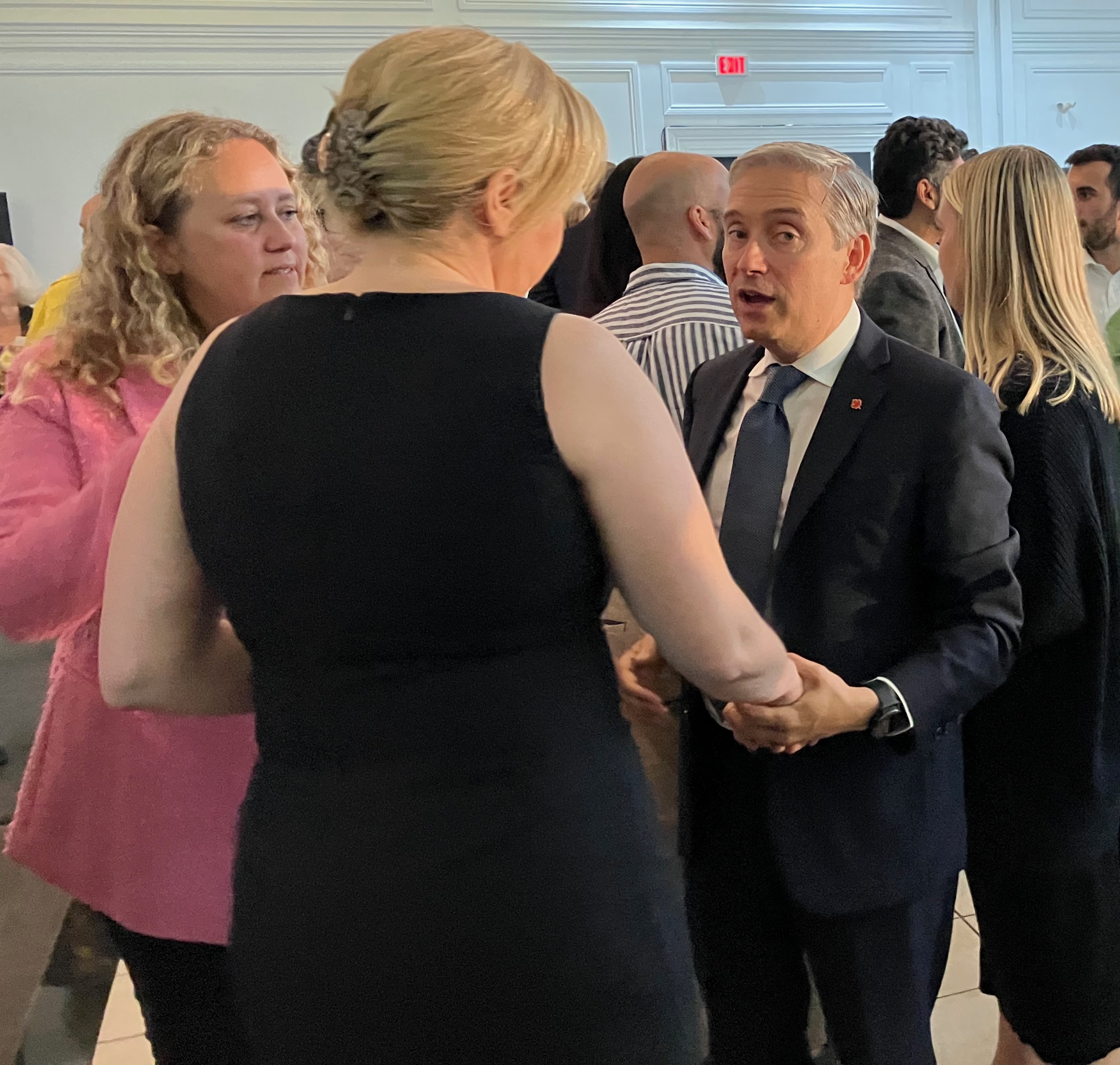 Champagne speaks directly to attendees | Minister of Innovation, Science and Industry chats with Oakville residents at Chamber of Commerce event | Oakville News